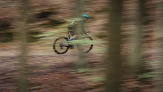 E-GRAVEL REVOLUTION BTS frame 1